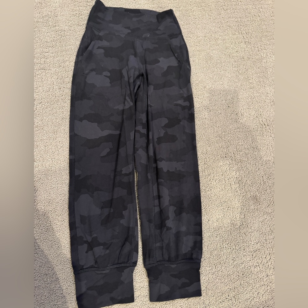 Lululemon Align Jogger Camo Size 0 - 22” inseam - Picture 1 of 4